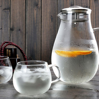 la garrafa moderna del agua 64oz con la taza para la bebida/la fruta infundió el agua Eco amistoso proveedor
