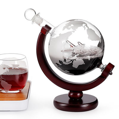 Jarra de cristal grabada al agua fuerte Borosilicate, jarra del whisky del globo con el sistema del regalo de la taza de la copa de vino proveedor