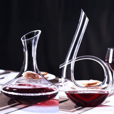 forma clásica del instrumento de cobre del diseño del vino 1500ml del aerador de cristal de la jarra proveedor